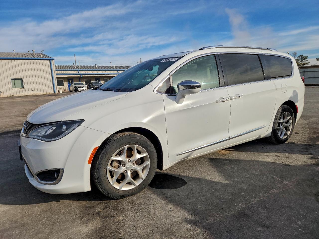 Chrysler Pacifica Limited Image 1