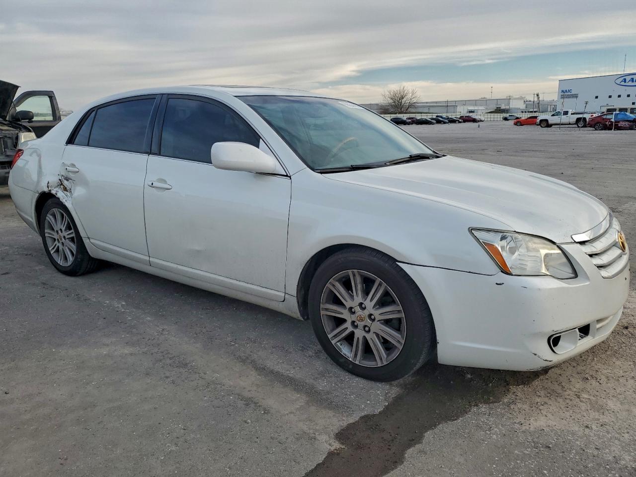 Toyota Avalon Xl Image 4