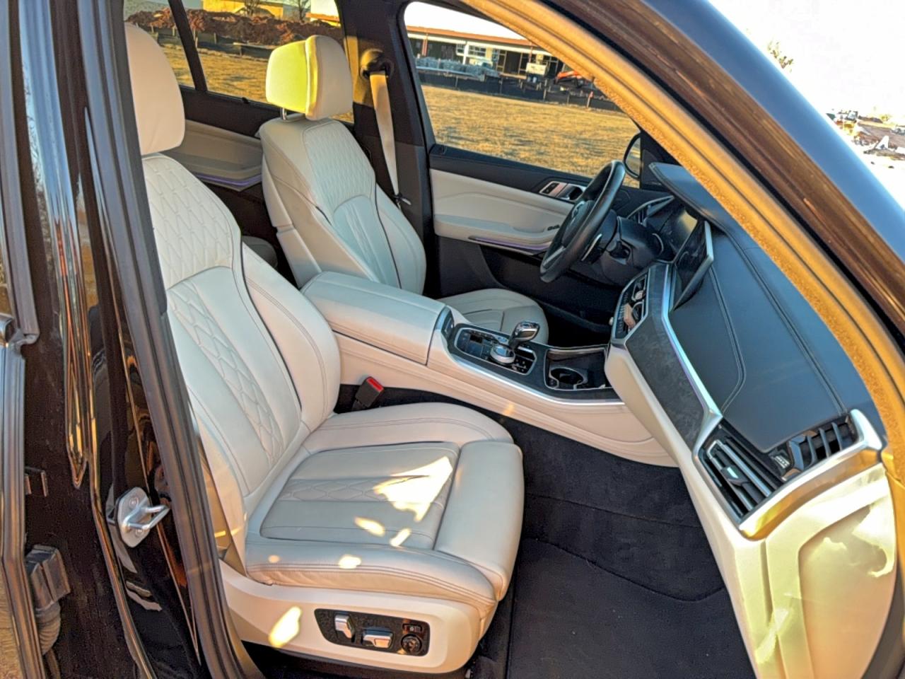 BMW X Series M50i Image 2