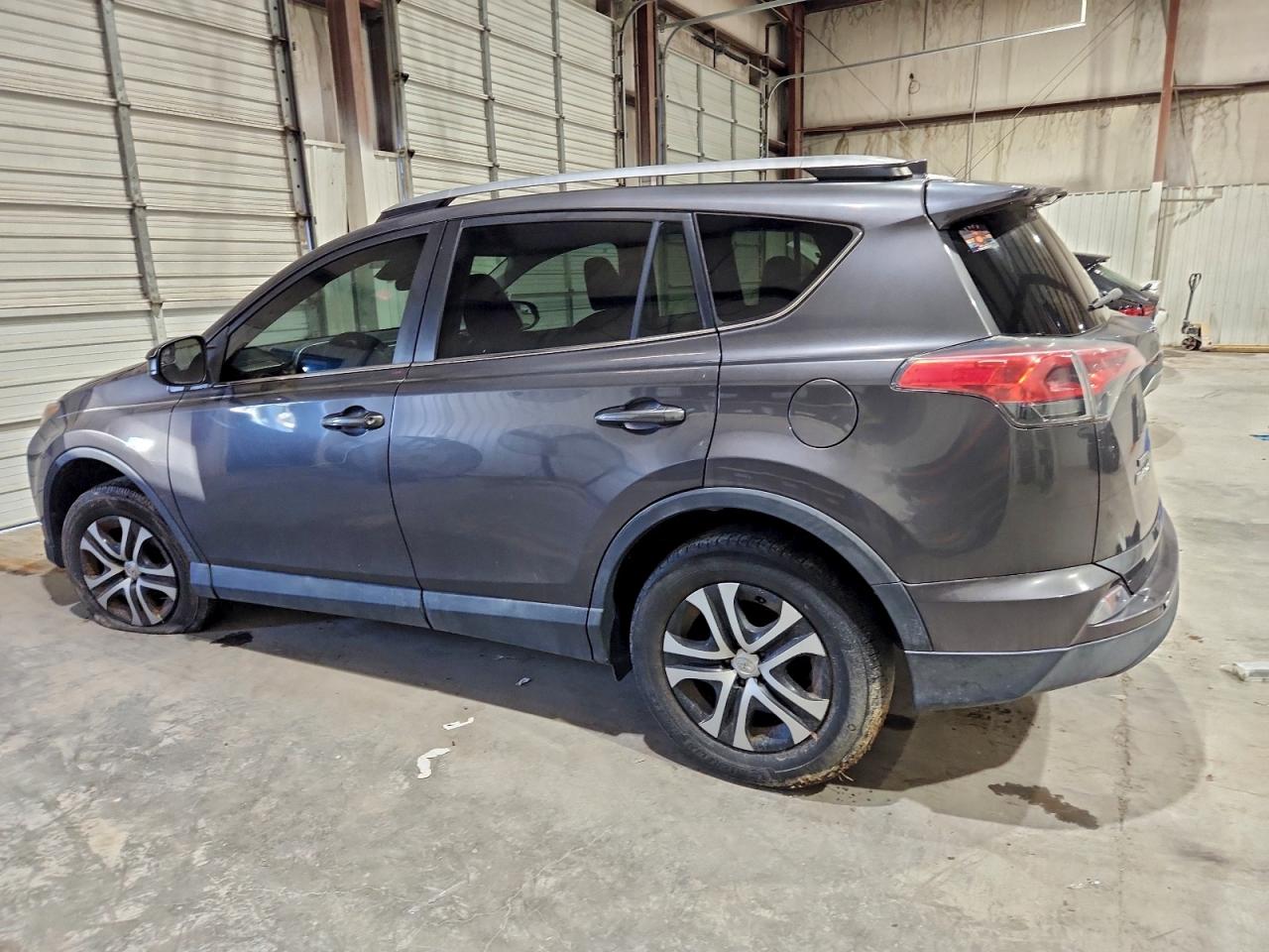 Toyota RAV4 Le Image 2