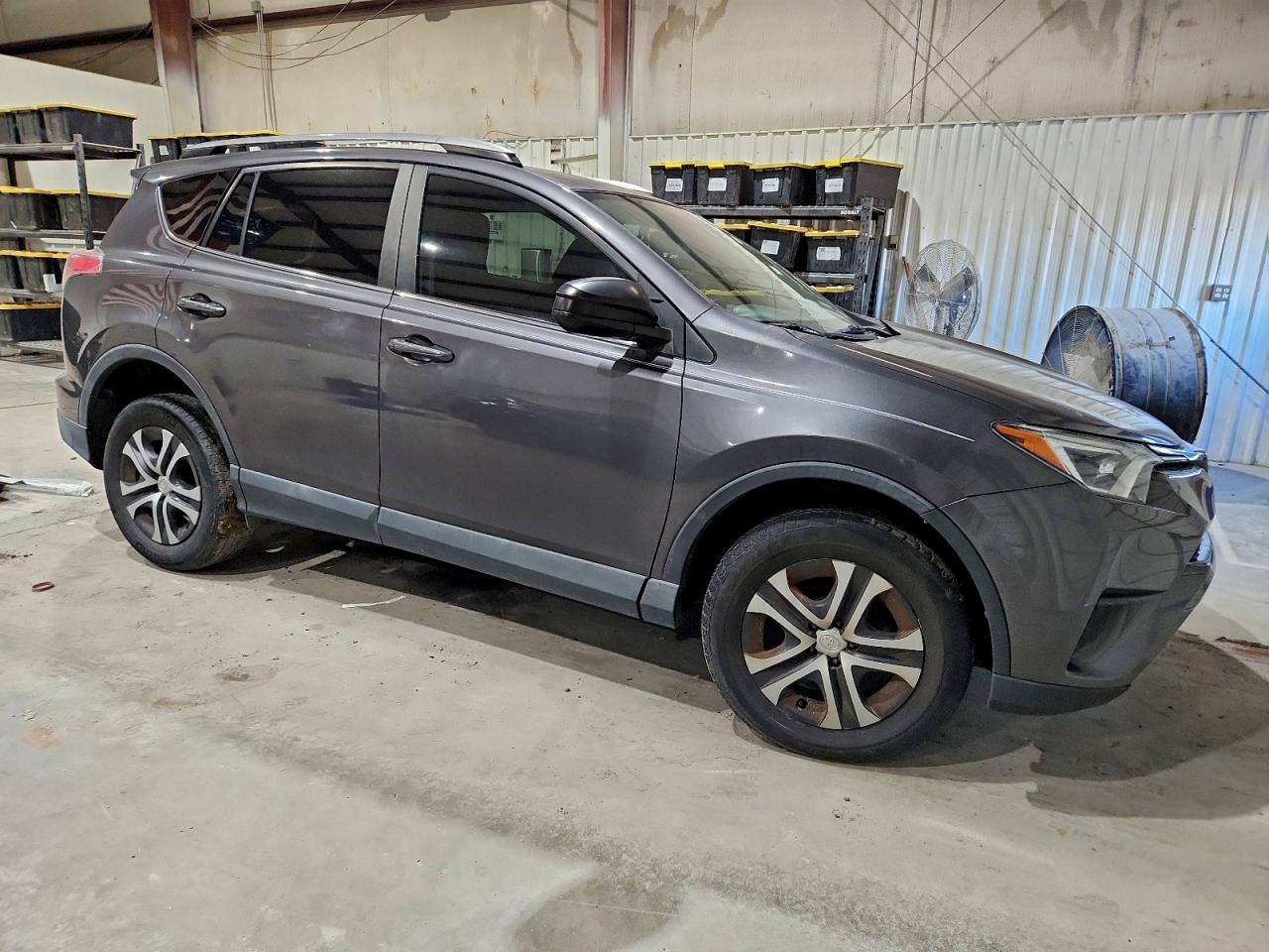 Toyota RAV4 Le Image 9