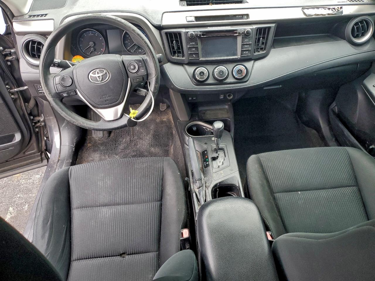 Toyota RAV4 Le Image 8