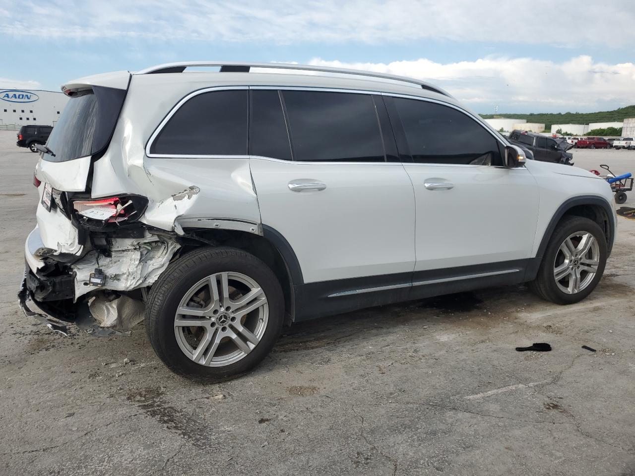 Mercedes-Benz GLB 250 Image 2