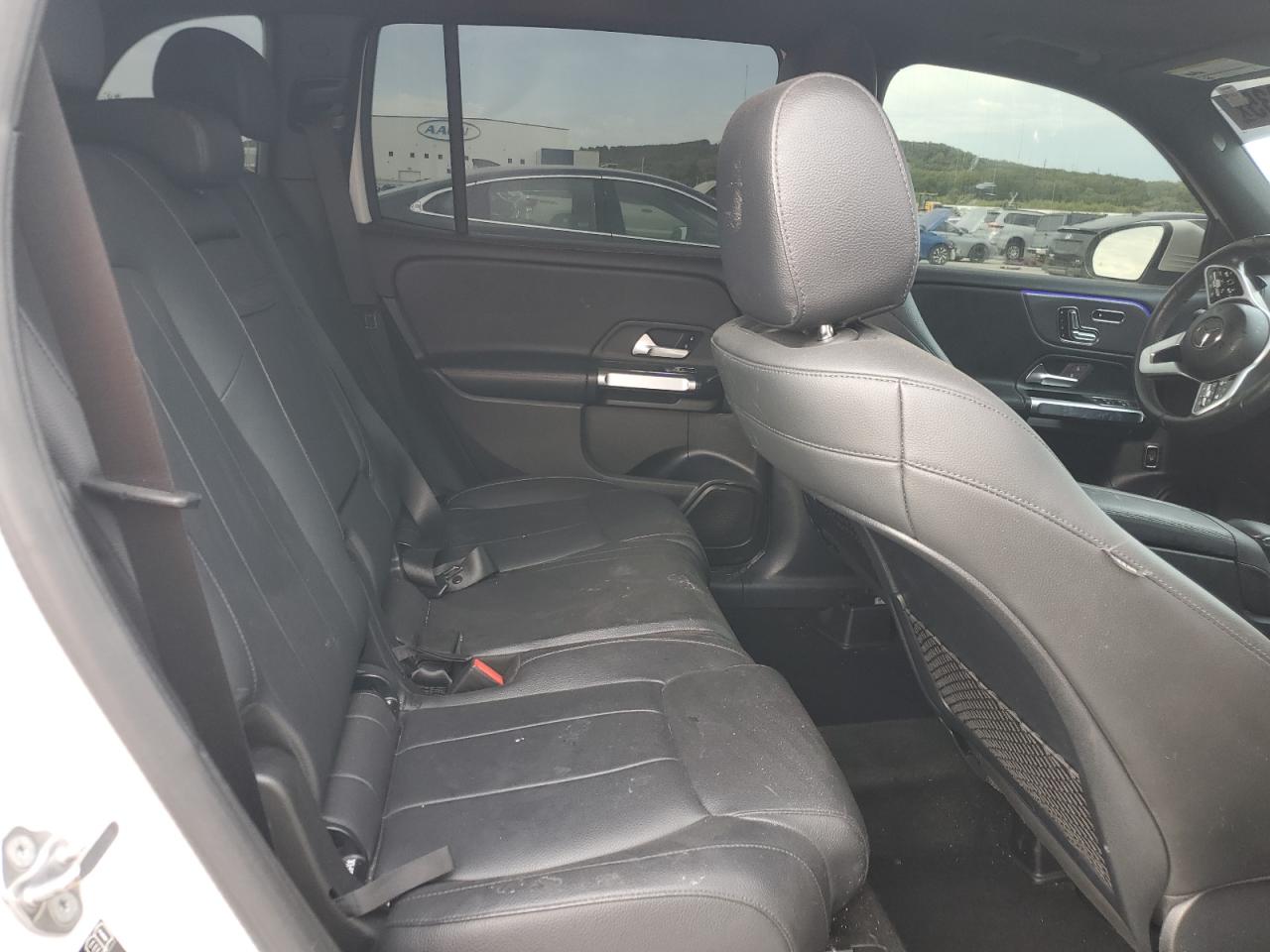 Mercedes-Benz GLB 250 Image 9