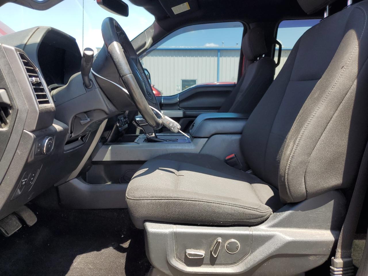 Ford F-150 Supercrew Image 11