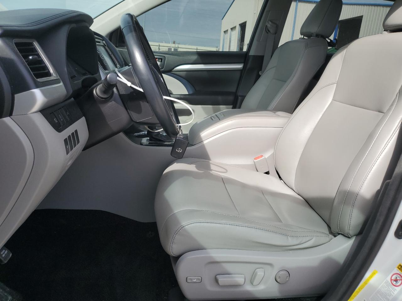 Toyota Highlander Se Image 8