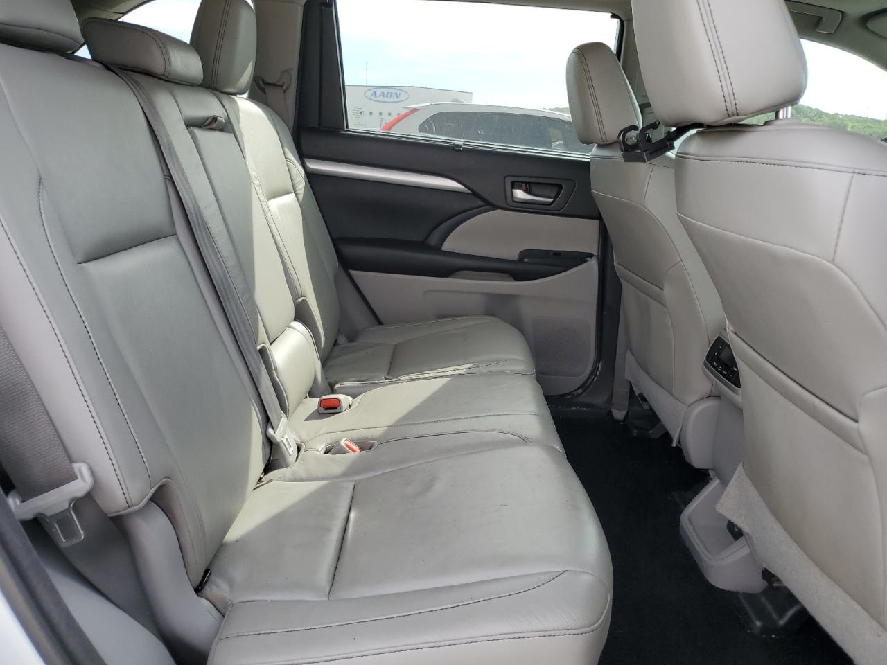 Toyota Highlander Se Image 7