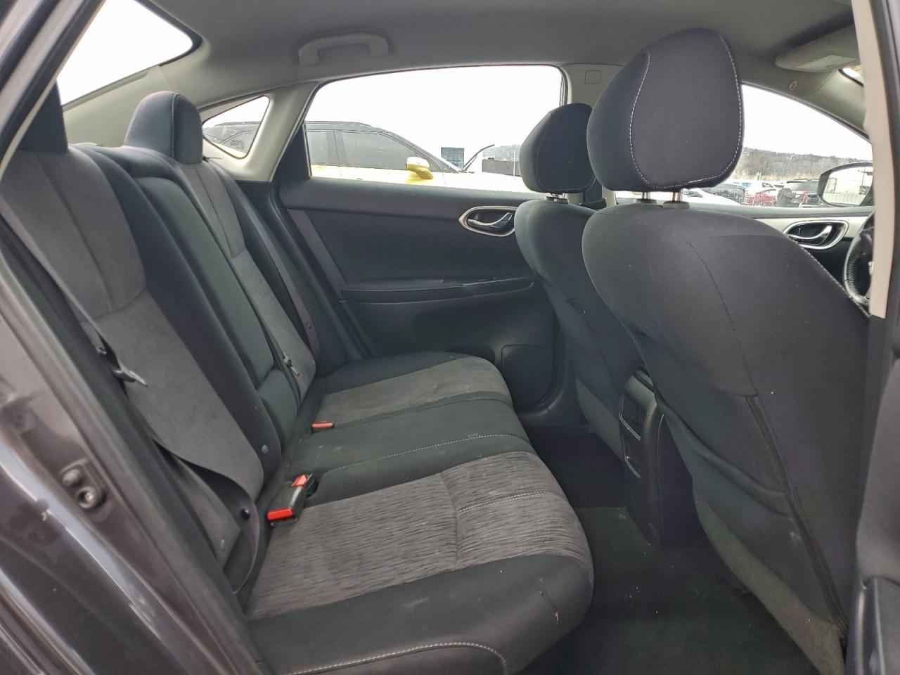 Nissan Sentra S Image 7