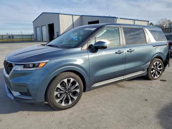  Salvage Kia Carnival