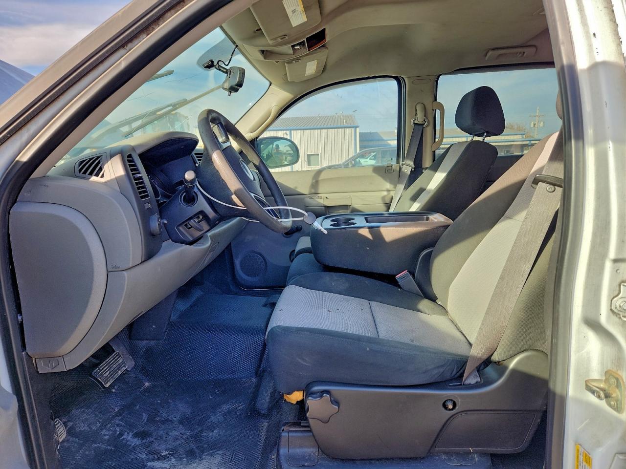 Chevrolet Silverado C1500 Image 4