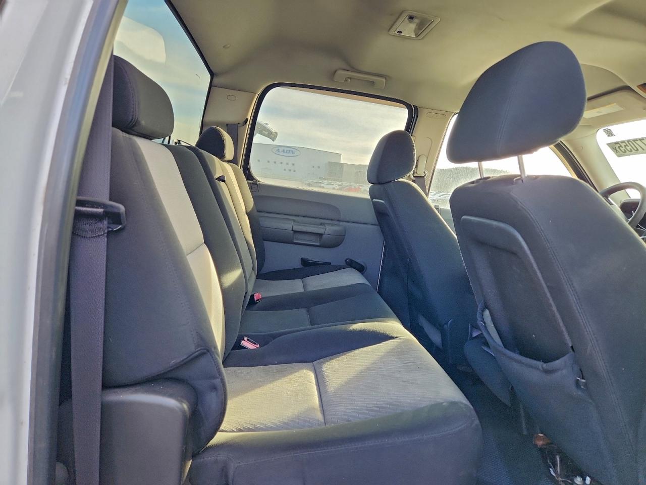 Chevrolet Silverado C1500 Image 10